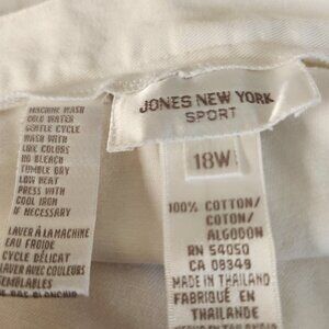 Jones of New York, Ivory colored shorts